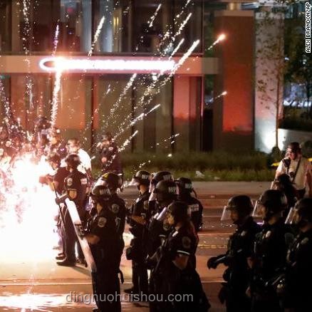 洛杉矶警方失控局面解决方案